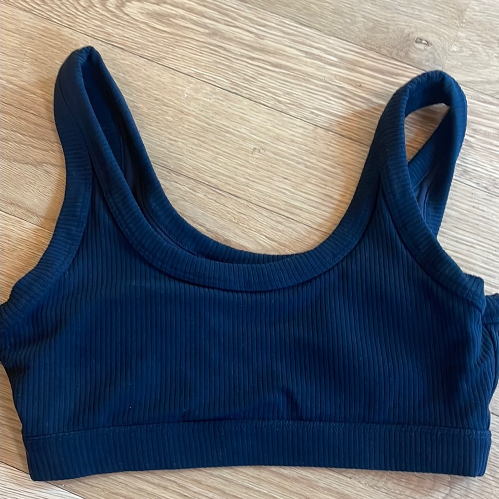 ALO YOGA Ribbed Navy Blue Sports Bra size medium